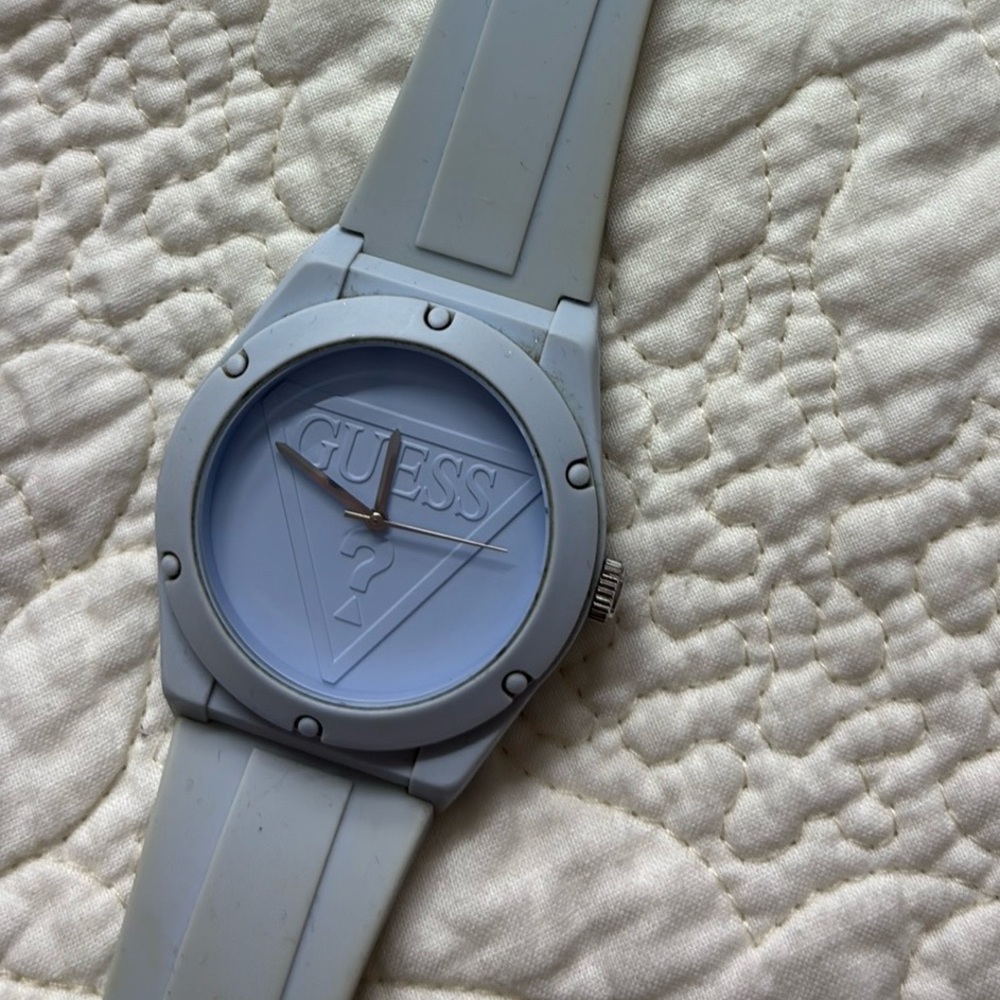 GUESS Light Gray Silicone Smartwatch